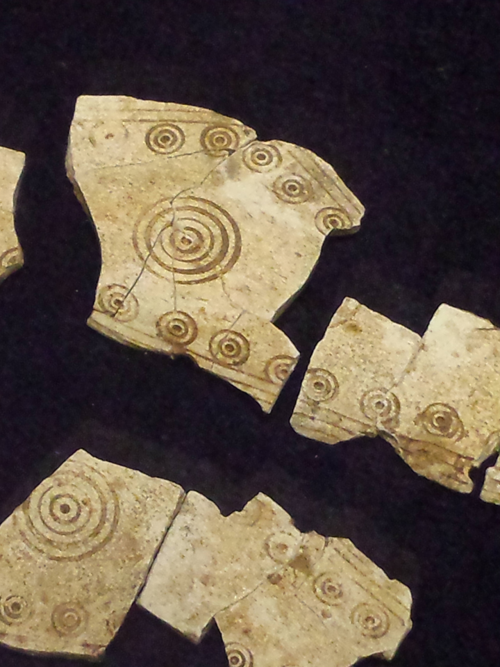 Decoration on original fragment of a bone comb. | &copy;Weorod 2016