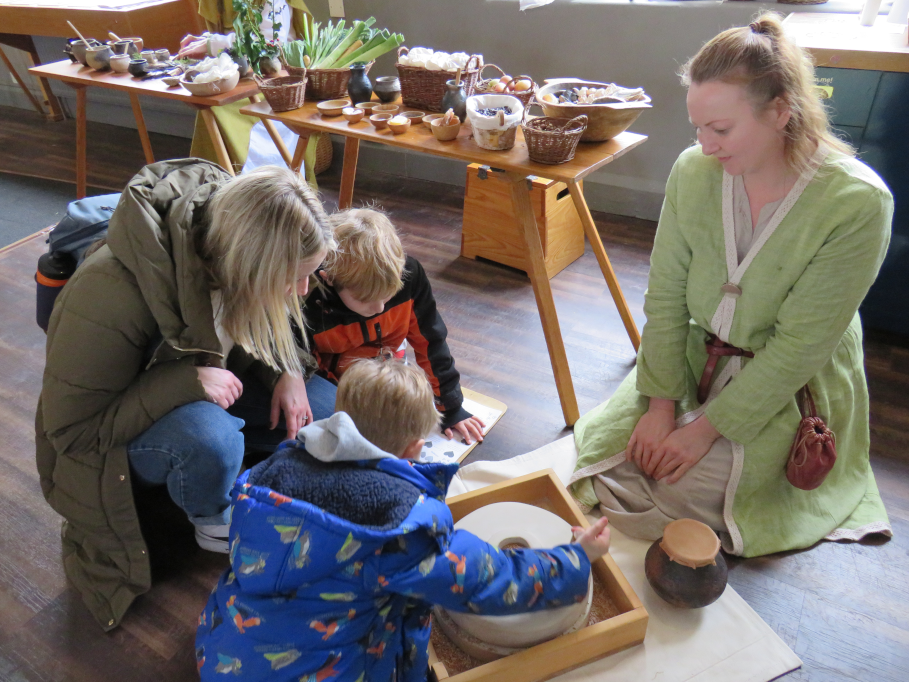 Learning about Food | &copy;P. Szypa 2024